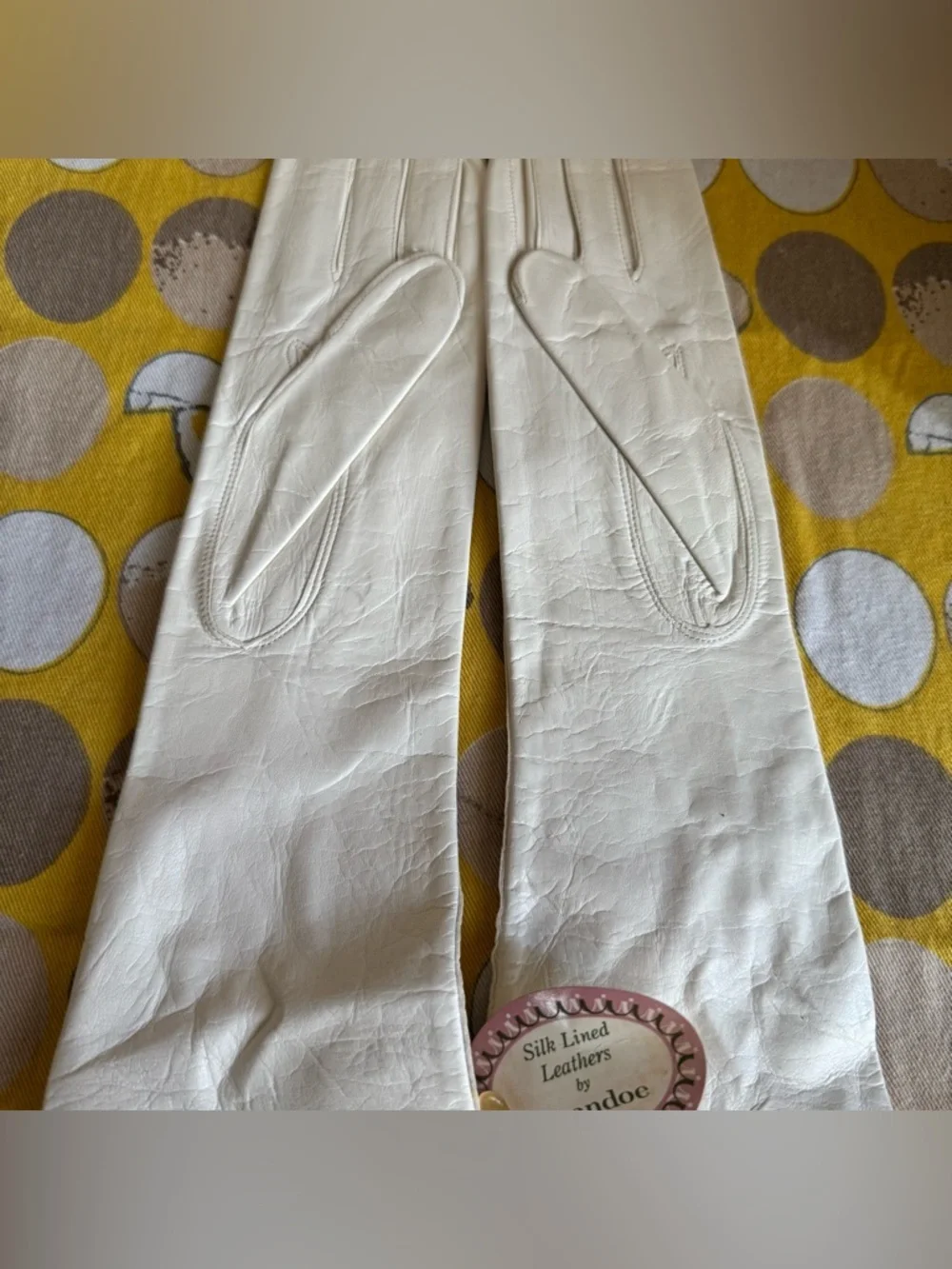 Vintage NWT Grandoe silk lined Leathers cream gloves size 6